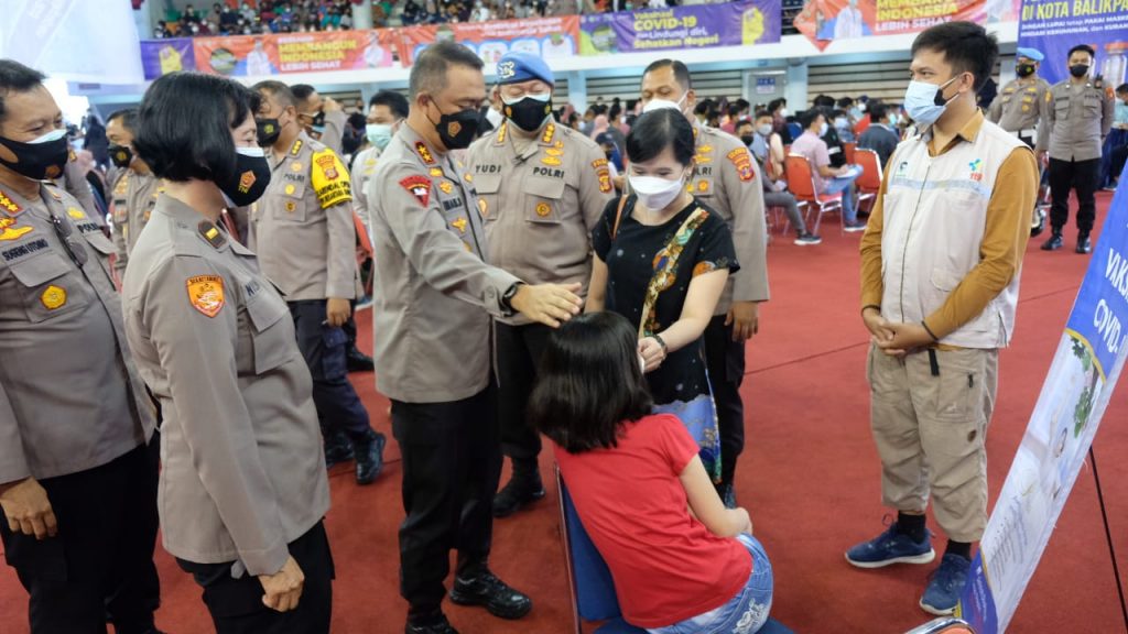 Percepat Kekebalan Komunal, Kapolda Kaltim Ikuti Vicon Vaksinasi Serentak Indonesia WhatsApp Image 2022 02 17 at 12.39.10
