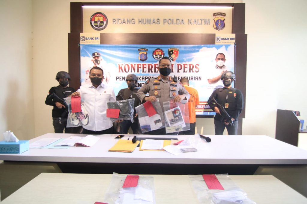 Bergaya Sultan, Ternyata Uang 2,4 Milyar Rupiah Hasil Bobolan ATM WhatsApp Image 2022 02 17 at 13.51.55
