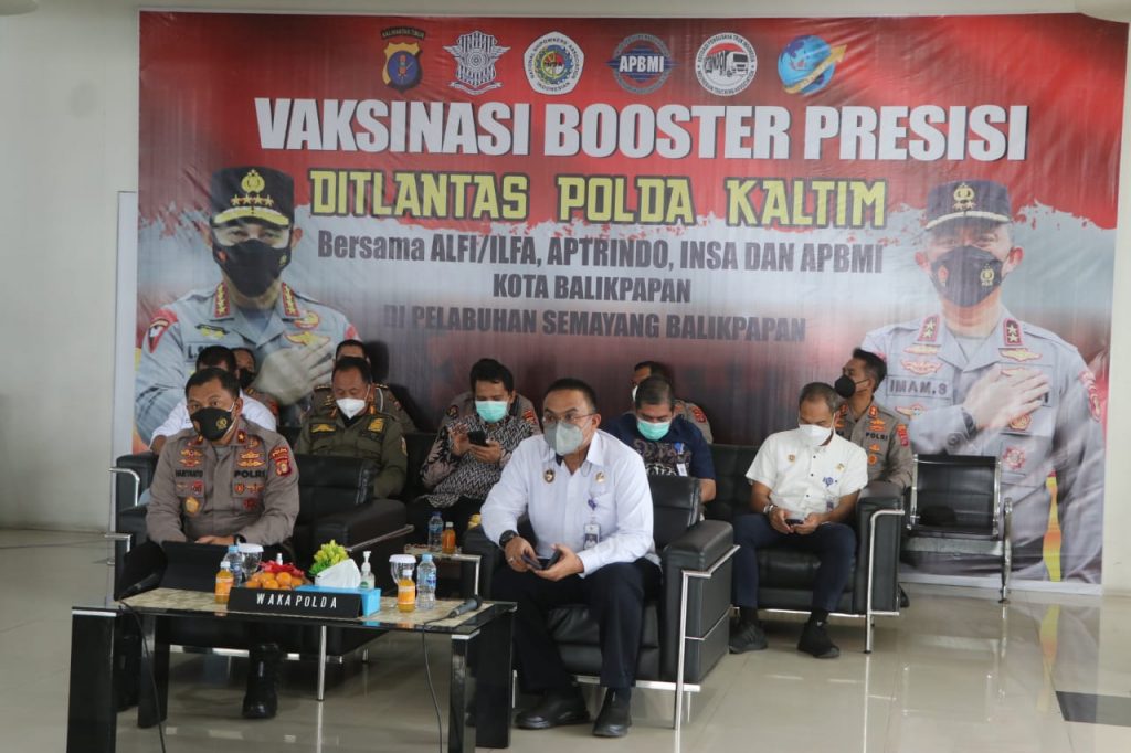 Wakapolda Kaltim Ikuti Vicon Akselerasi Vaksinasi Serentak WhatsApp Image 2022 02 18 at 11.48.56