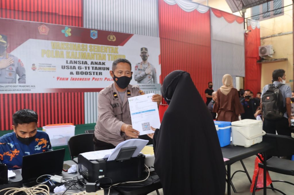 Wujudkan Herd Immunity, Polres Paser Kembali Gelar Gerai Vaksinasi WhatsApp Image 2022 02 18 at 16.37.05