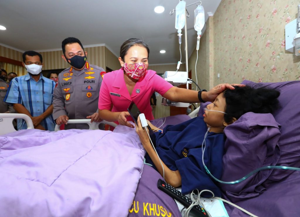 Penuhi Janji, Kapolri Jenguk Sinta Aulia Anak yang Sakit Tumor Kaki WhatsApp Image 2022 02 20 at 21.06.131