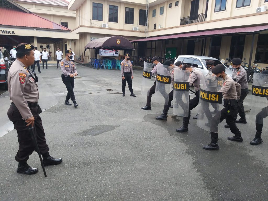 Tingkatkan Kemampuan Personil, Polres Bontang Laksanakan Latihan Dalmas  WhatsApp Image 2022 02 21 at 12.49.31