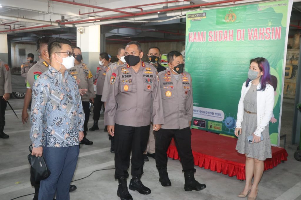 Asistensi Pelaksanaan Vaksinasi Massal di MaxOne Hotel Balikpapan Oleh Lemdiklat Polri WhatsApp Image 2022 02 26 at 08.56.56