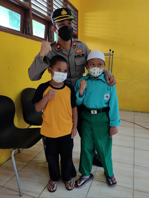 Berikan Semangat Dan Motivasi, Kapolsek Sungai Pinang Pantau Vaksinasi Anak Usia 6-11 Tahun smd2