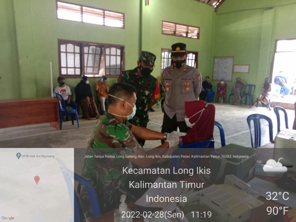 Sinergitas TNI-Polri, Polsek Long Ikis Bersama Koramil Gelar Gerai Vaksinasi Covid-19 Bagi Warga 2