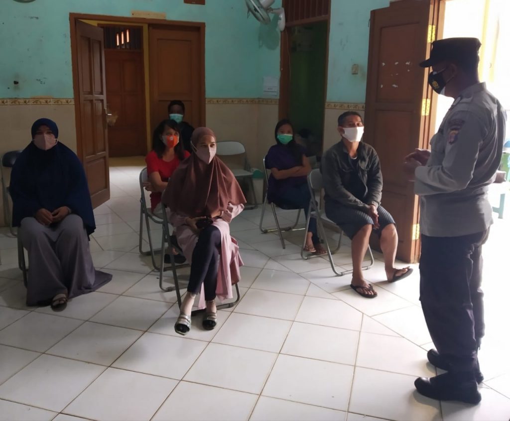 Jumpa Warga, Bhabinkamtibmas Polres Kubar Sampaikan Himbauan Protokol Kesehatan Covid-19 WhatsApp Image 2022 03 08 at 09.41.57