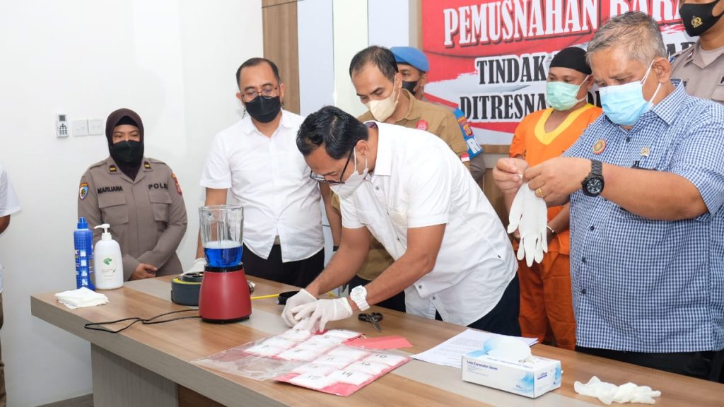 Musnahkan Barang Bukti Narkoba, Polda Kaltim Blender 1.024,38 Gram Sabu WhatsApp Image 2022 03 10 at 11.01.02