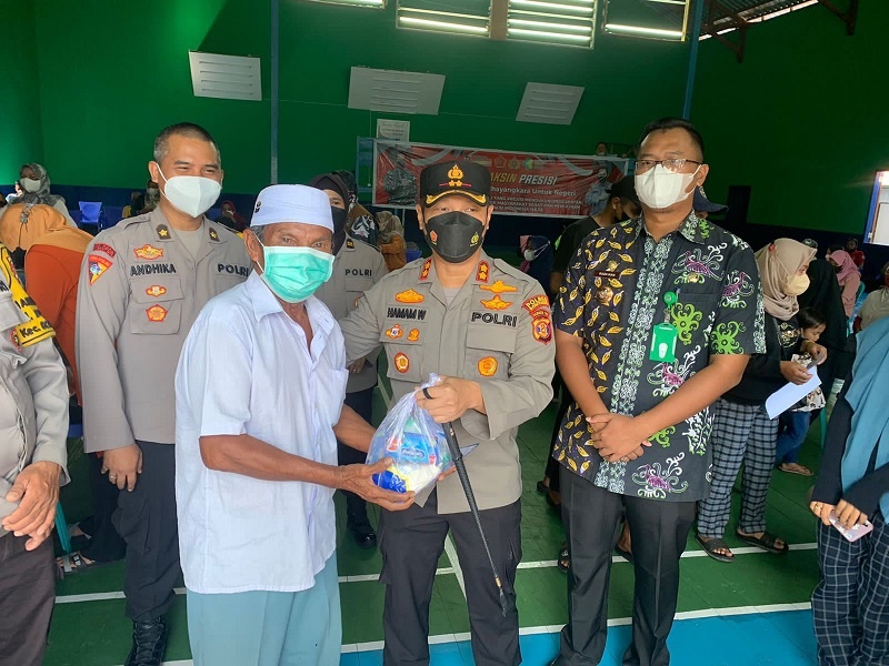 Kapolres Bontang Kunjungi Kegiatan Vaksinasi Covid-19 Di Gedung Badminton Bontang Kuala WhatsApp Image 2022 03 10 at 15.35.391