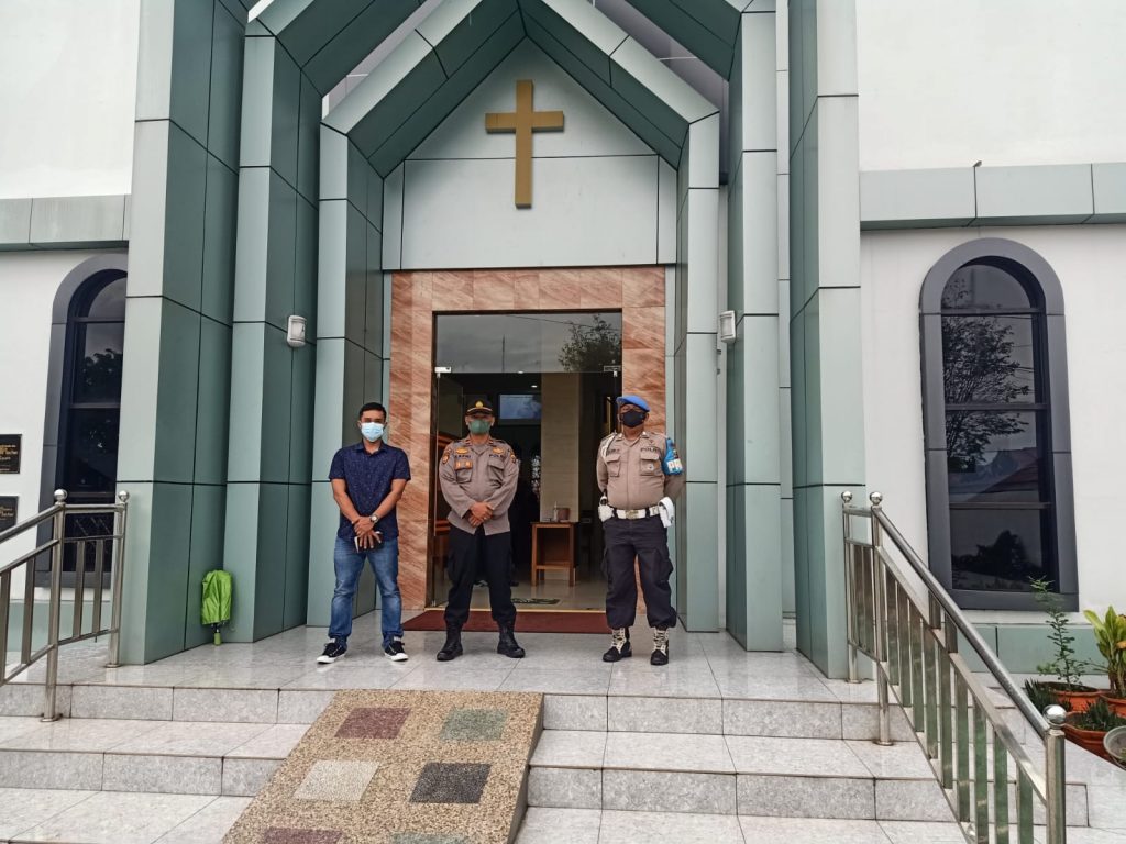 Giat Pengamanan Gereja, Upaya Polres Paser Beri Kenyamanan Ibadah WhatsApp Image 2022 03 13 at 15.22.22