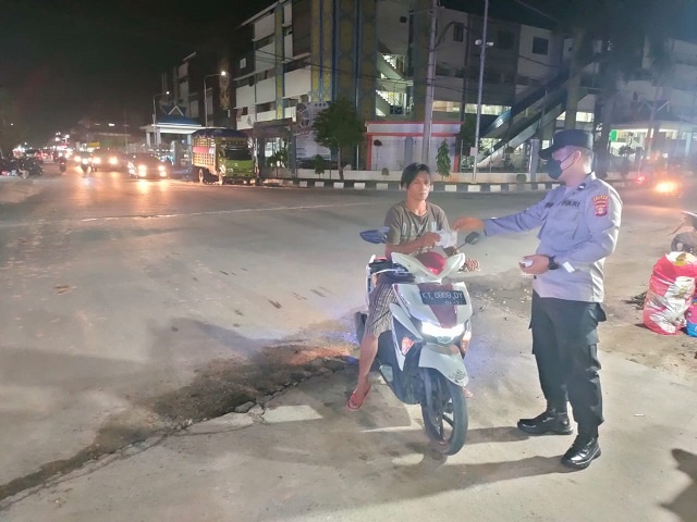 Cegah Penyebaran Covid-19, Polsek Bontang Selatan Tingkatkan Patroli Himbauan Prokes WhatsApp Image 2022 03 15 at 15.32.32
