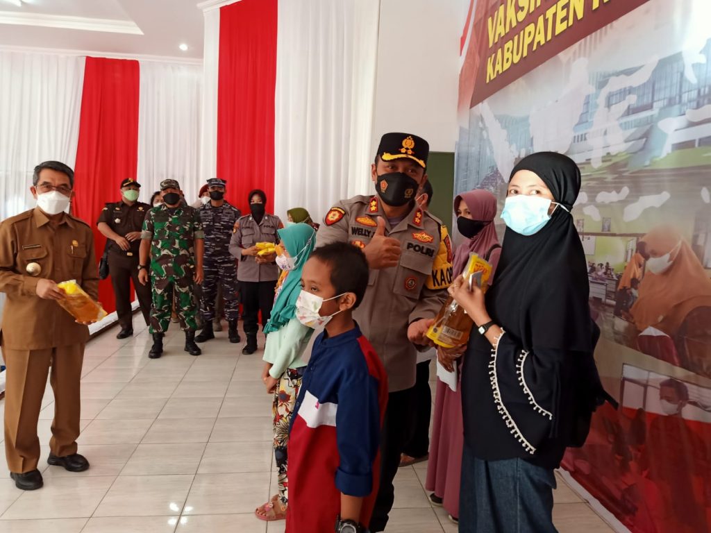 Kapolres Kutim Bersama Bupati Kutim dan FKPD Tinjau Gerai Vaksinasi Presisi WhatsApp Image 2022 03 15 at 7.49.51 AM
