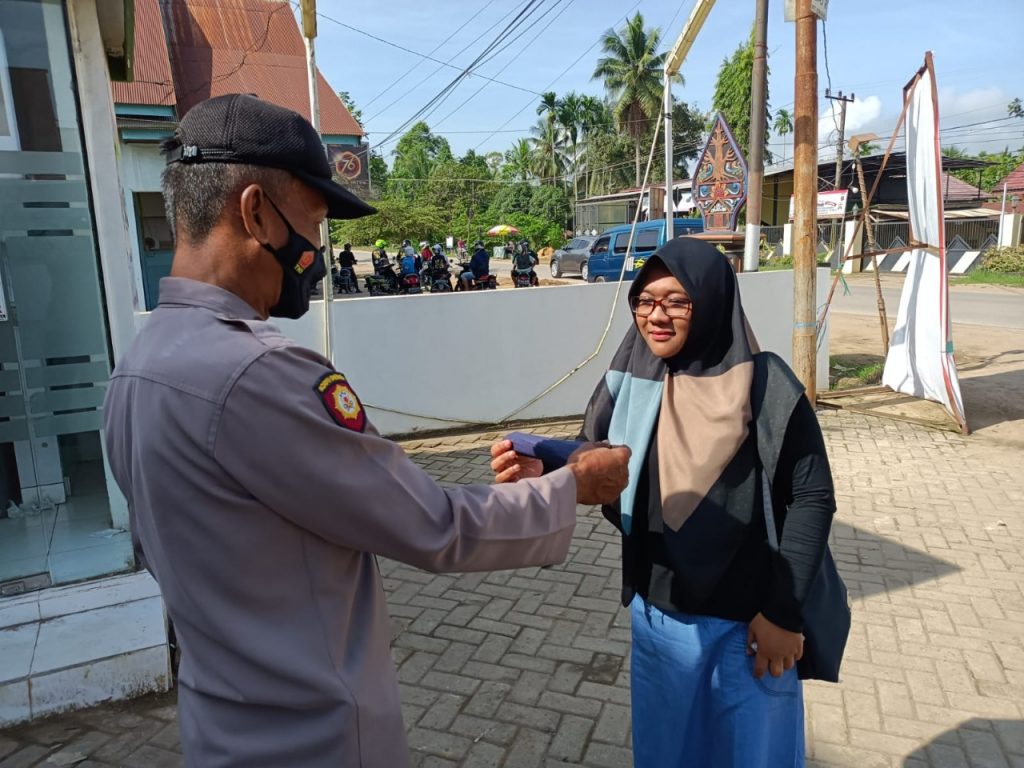 Gelar Operasi Yustisi, Jajaran Polres Kukar Terapkan Disiplin Protokol Kesehatan WhatsApp Image 2022 03 17 at 08.14.22