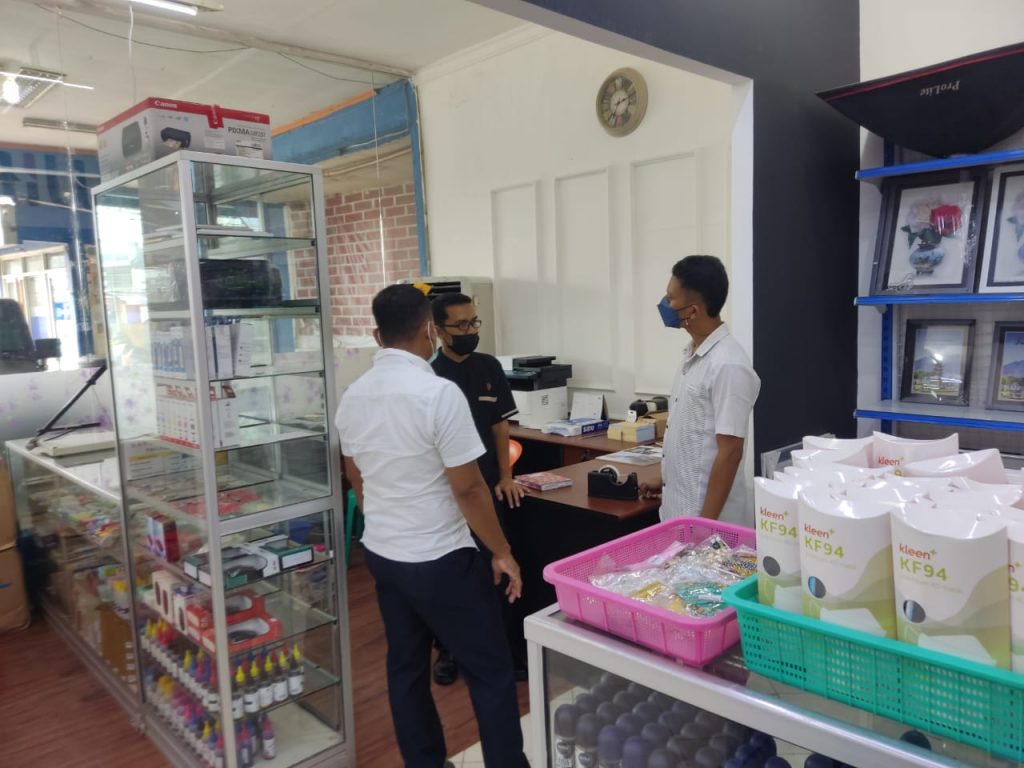 Surat Edaran Relaksasi Harga Minyak Goreng Terbit, Polres Kutim Cepat Lakukan Sosialisasi WhatsApp Image 2022 03 17 at 17.30.52