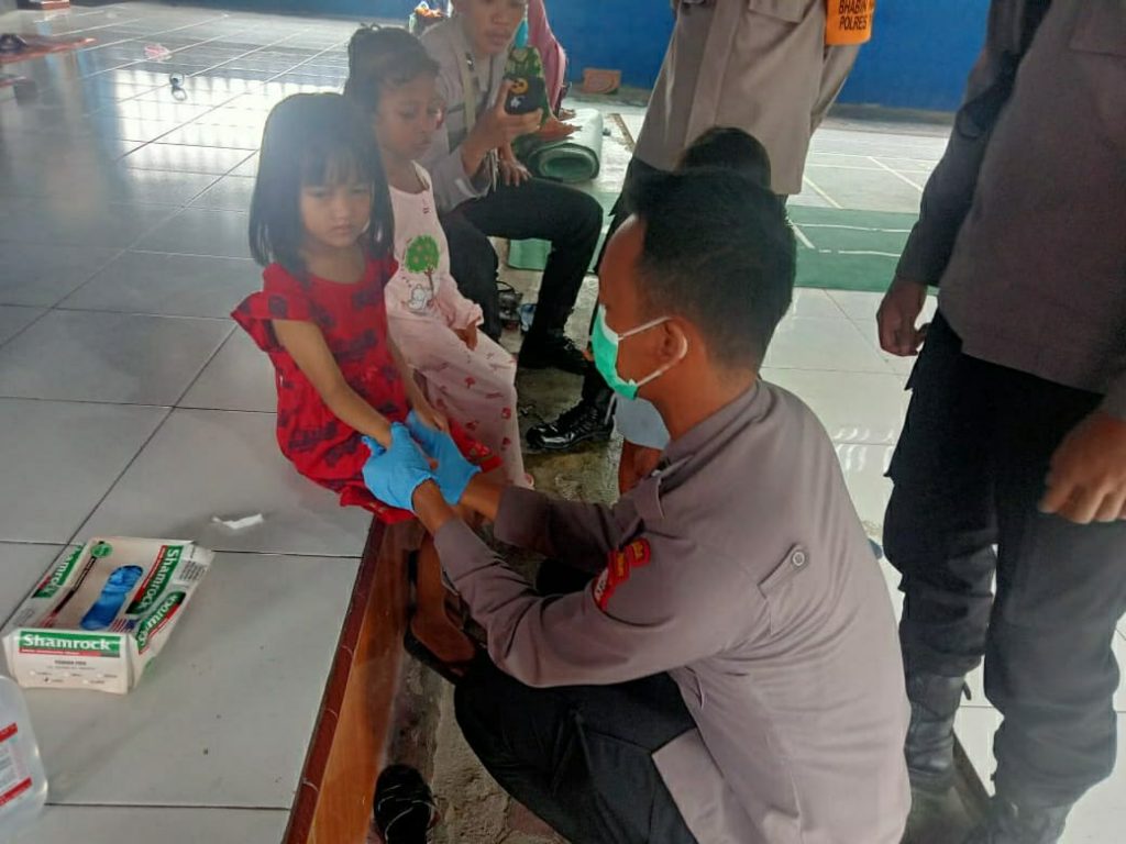 Satgas Binmas Noken Berikan Pelayanan Kesehatan Kepada Anak-anak Terdampak Kerusuhan Yahukimo WhatsApp Image 2022 03 18 at 10.49.24