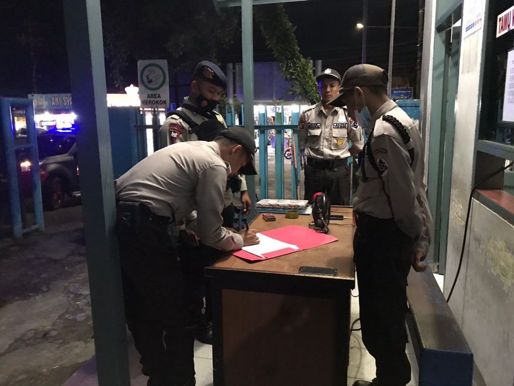 Cegah Aksi Kriminalitas, Brimob Polda Kaltim Laksanakan Patroli Objek Vital WhatsApp Image 2022 03 19 at 19.42.39 1