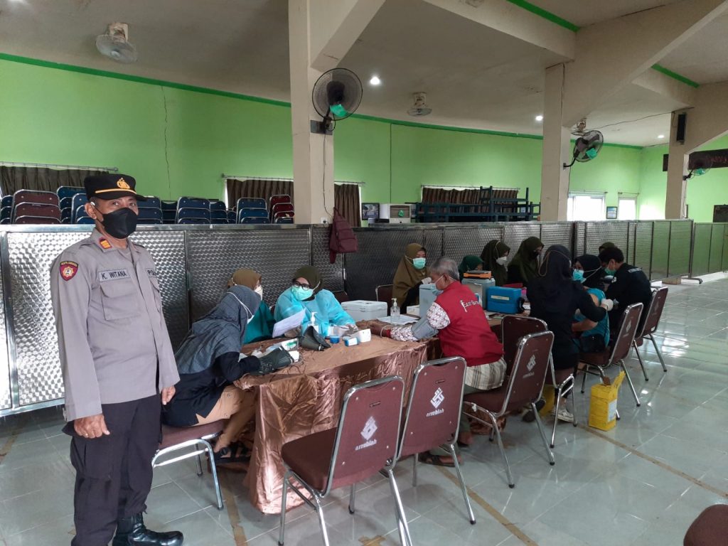 Polresta Samarinda Gelar Gerai Vaksinasi Massal Di Aula P.T. Arafat Jaya Kaltim WhatsApp Image 2022 03 22 at 09.41.25