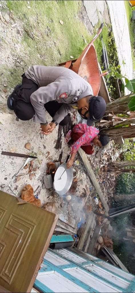 Berinovasi, Polsek Maratua Bersama Masyarakat Manfaatkan Kelapa Sebagai Pengganti Migor WhatsApp Image 2022 03 22 at 14.48.41