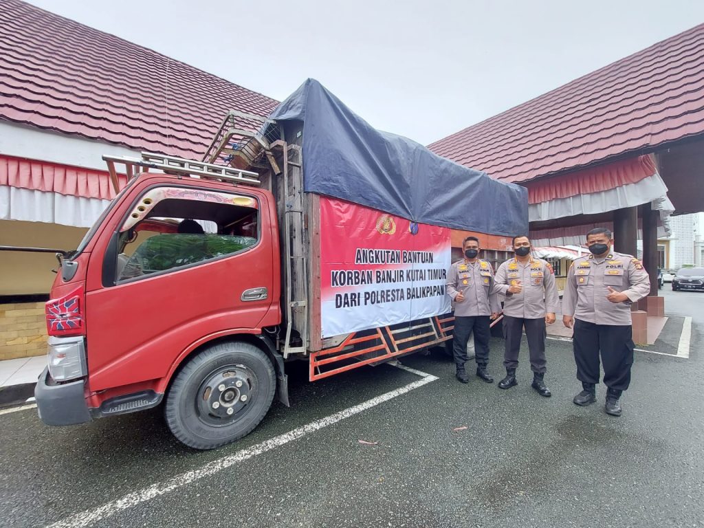Dilepas Kapolresta Balikpapan, 1 Unit Truk Angkut Bantuan Sosial Korban Banjir di Kutai Timur WhatsApp Image 2022 03 22 at 16.10.03