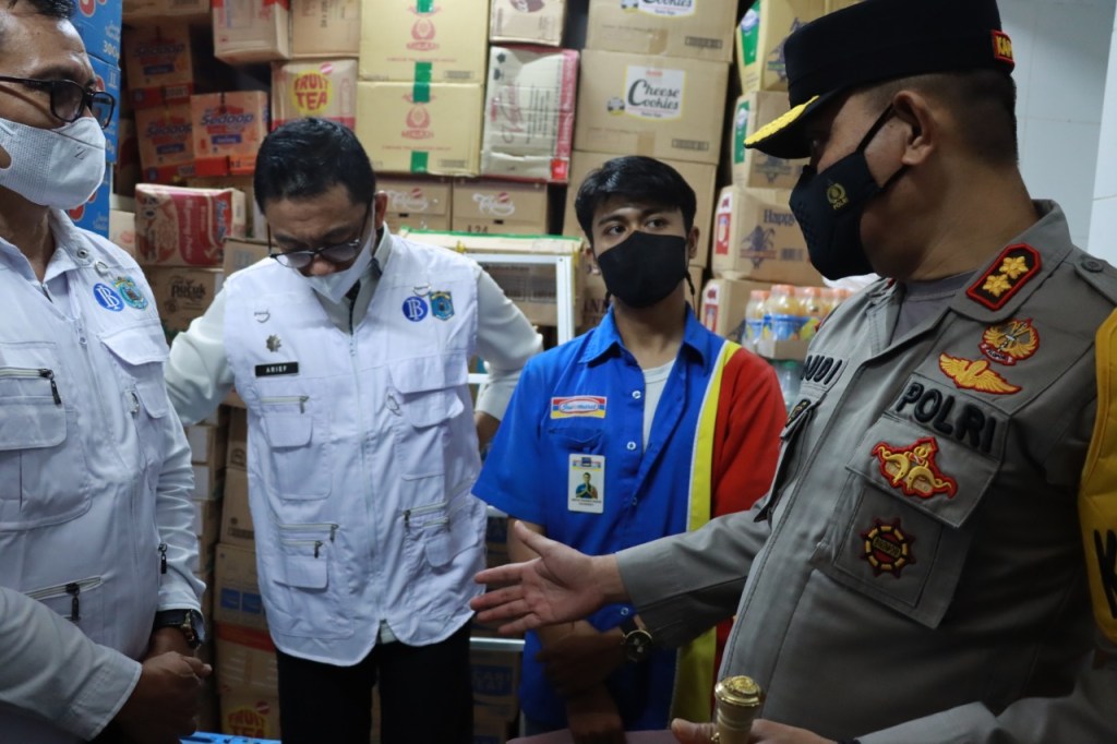 Kapolres Paser Turun Langsung Sidak Stok Minyak Goreng Di Pasar Tradisional WhatsApp Image 2022 03 22 at 17.32.52 1