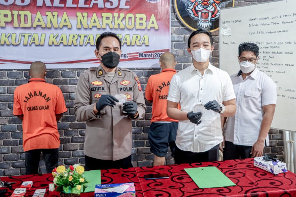 Polres Kukar Amankan Oknum ASN Terlibat Penyalahgunaan Narkotika WhatsApp Image 2022 03 23 at 06.56.16