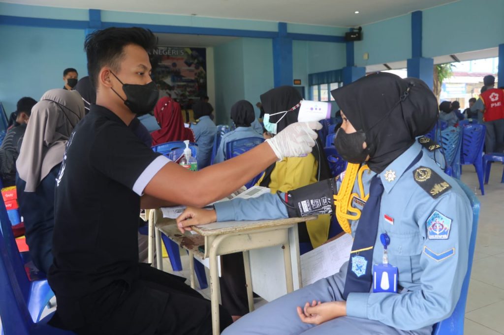 Gelar Gerai Vaksinasi Covid-19 di SMKN 5 Balikpapan, Polda Kaltm Siapkan 1.000 Dosis Vaksin WhatsApp Image 2022 03 24 at 12.38.52