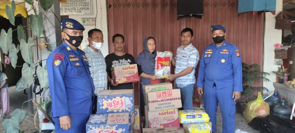 Wujud Kepedulian, Dit Polairud Polda Kaltim Salurkan Bantuan Sembako kepada Masyarakat Terdampak Banjir di Kutim WhatsApp Image 2022 03 24 at 20.11.17