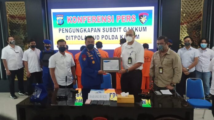 Ungkap Kasus Penggelapan BBM Solar, Ditpolairud Polda Kaltim Gelar Konferensi Pers 1