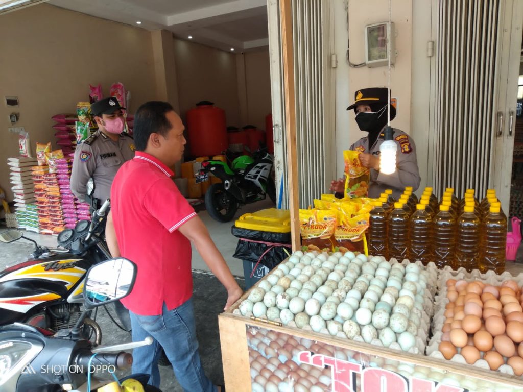 Antisipasi Kelangkaan Stok, Satbinmas Polresta Balikpapan Pantau Ketersediaan Bahan Pokok di Pasar Pandansari 1649323052404739 0