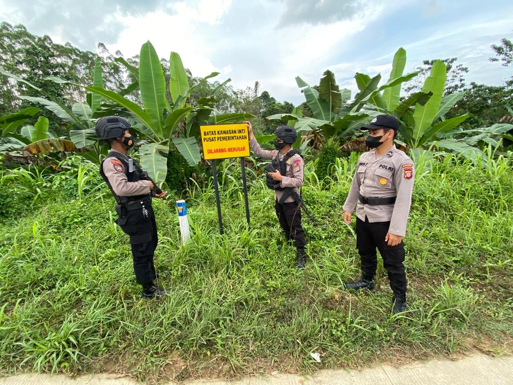Pastikan Situasi Kondusif, Personel Ops Nusantara Polda Kaltim Laksanakan Patroli di Patok Batas KIPP 340FA721 84EB 4A9B 8D39 BB84A7A52B6E