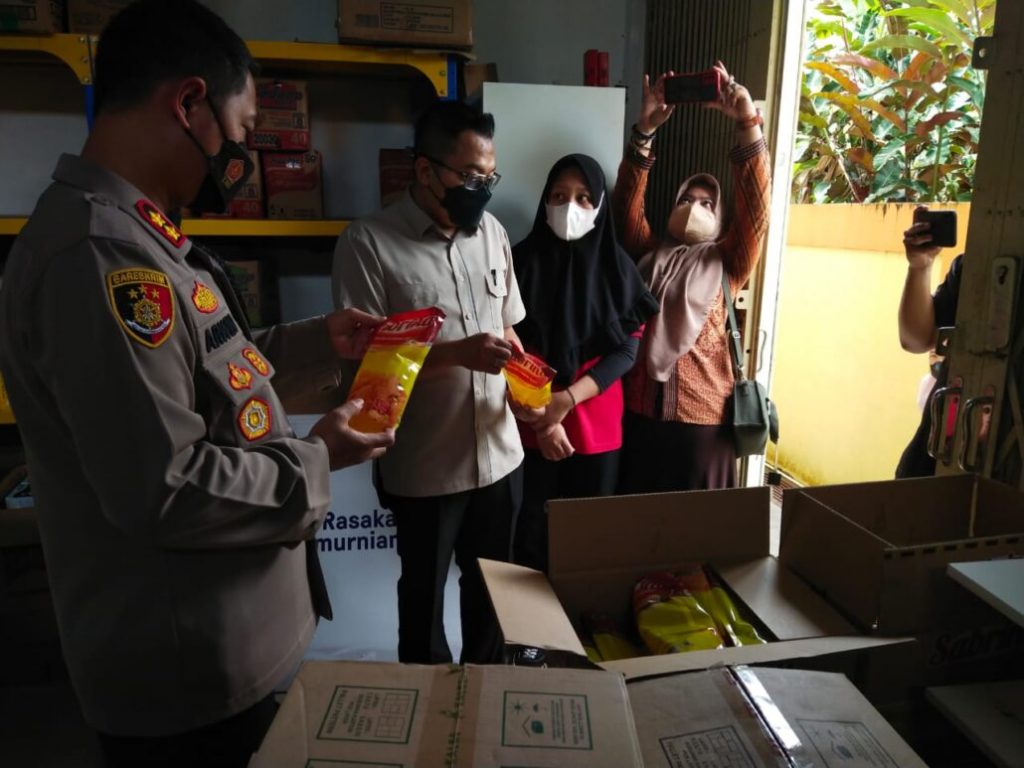 Kapolres Kutai Kartanegara blusukan Guna Mengecek Stok Minyak Goreng Menjelang Bulan Suci Ramadhan IMG 20220401 WA0012 1030x773 1