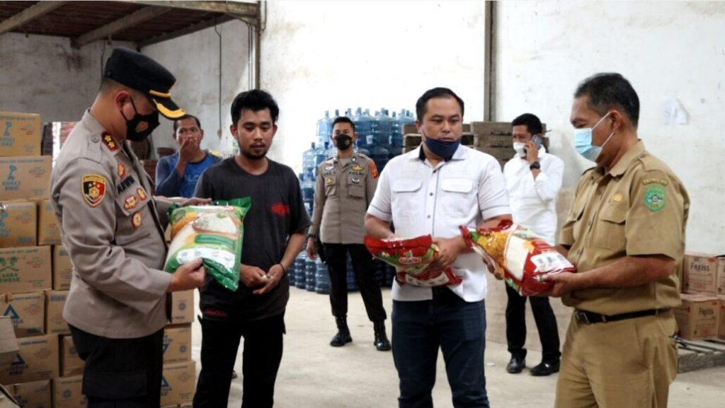 Ditengah Pelaksanaan Bulan Suci Ramadhan 1443 H Kapolres Kutai Kartanegara Cek Ketersedian Minyak Goreng Dan Sembako IMG 20220420 WA0002 1030x580 1
