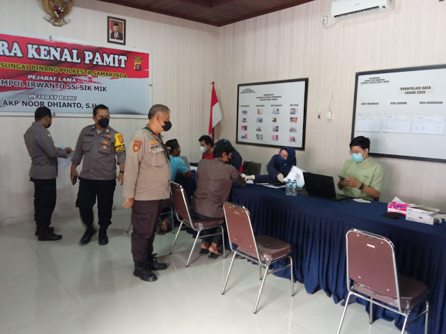Tak Disangka, Vaksinasi Malam Minggu Polsek Sungai Pinang Banyak Peminat SMD 1