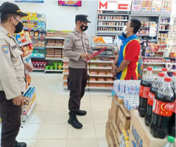 Pastikan Minyak Goreng Aman di Bulan Ramadhan, Kasat Binmas Polres Kubar Cek Stok di Pasaran Screenshot 2022 04 16 121832