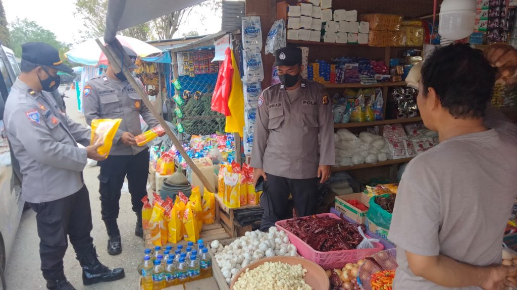 Pastikan Ketersediaan Minyak Goreng Mencukupi, Personel Sat Binmas Polres Paser Turun ke Pasar Tradisional WhatsApp Image 2022 03 31 at 12.19.43 1024x575 1