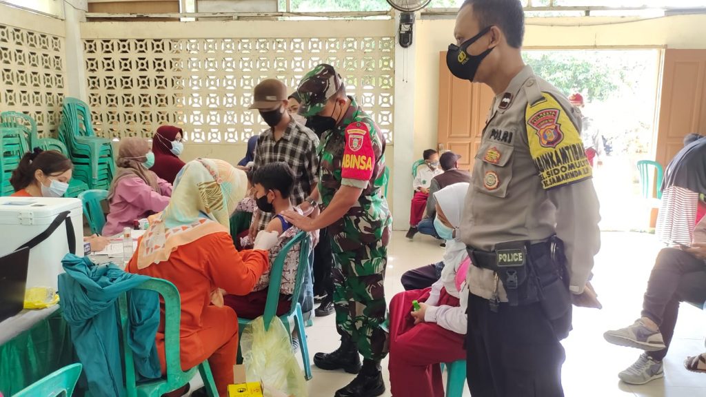 Sinergitas TNI-Polri, Laksanakan Pengamanan Vaksinasi di Samarinda Guna Pastikan Situasi Kondusif WhatsApp Image 2022 04 01 at 11.55.45