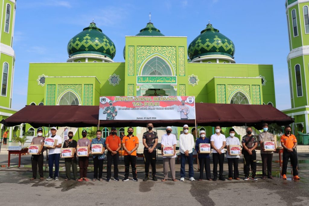 Sambut Bulan Puasa, Kapolres Bersama Unsur Forkopimda Kab. Paser Gelar Bakti Sosial WhatsApp Image 2022 04 01 at 16.56.49
