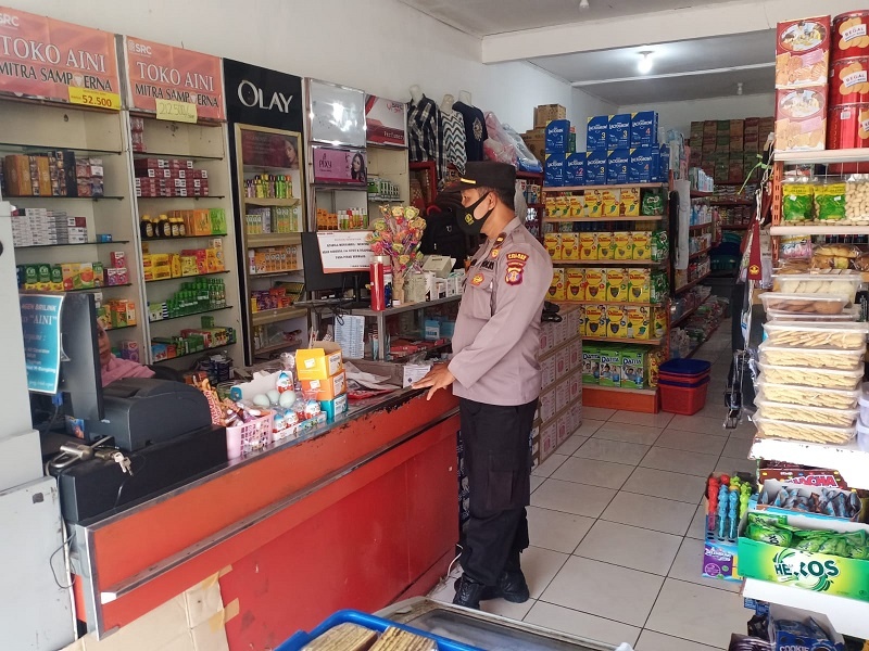 Polres Bontang Laksanakan Monitoring Ketersediaan Minyak Goreng di Pasar dan Toko Sembako WhatsApp Image 2022 04 01 at 17.10.05 1
