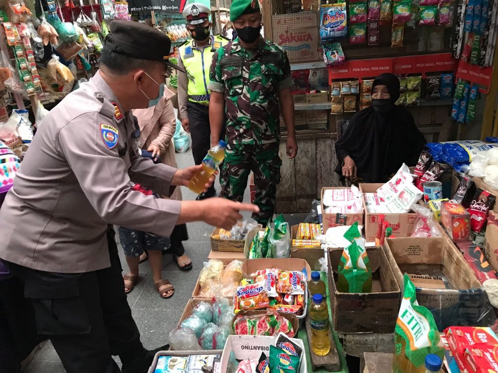 Polres PPU Gencar Cek Minyak Goreng di Pasar Pastikan Ketersediaan dan Harga WhatsApp Image 2022 04 03 at 12.22.32 PM