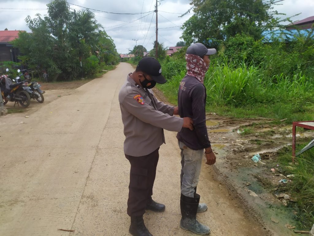 Antisipasi Premanisme, Polres Kutai Kartanegara Laksanakan Patroli Guna Berikan Warga Rasa Aman WhatsApp Image 2022 04 04 at 07.56.13 3