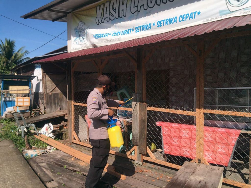 Minimalisir Covid-19, Polres Kukar Laksanakan Penyemprotan Cairan Disinfektan WhatsApp Image 2022 04 07 at 08.36.49