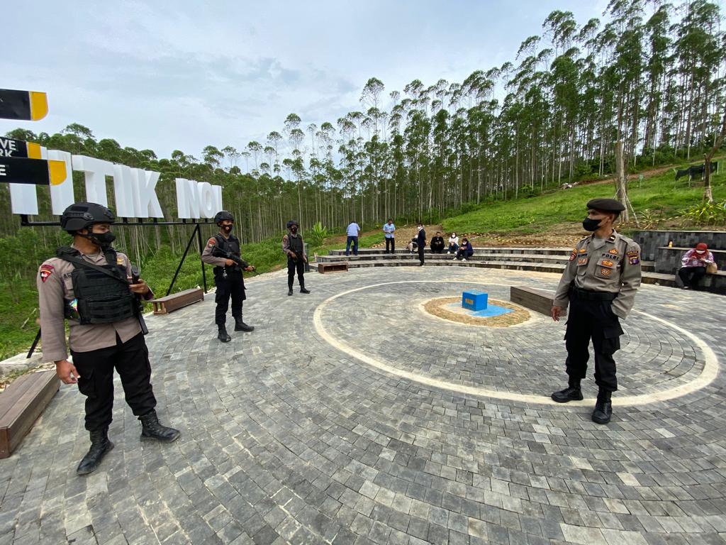 Ciptakan Situasi Kondusif, Personel Ops Polda Kaltim Patroli di Lokasi Titik NOL Ibu Kota Nusantara WhatsApp Image 2022 04 07 at 15.31.11
