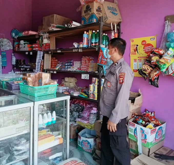 Satreskrim Polres Berau Cek Ketersediaan Sembako di Gudang Distributor WhatsApp Image 2022 04 08 at 10.04.53