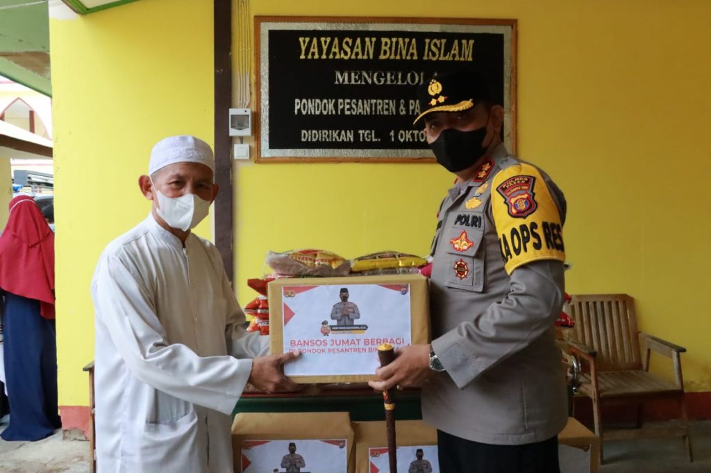 Jalin Silaturahmi, Kapolres Paser Sambangi Ponpes Bina Islam dan Berikan Bantuan Sosial WhatsApp Image 2022 04 08 at 13.19.32