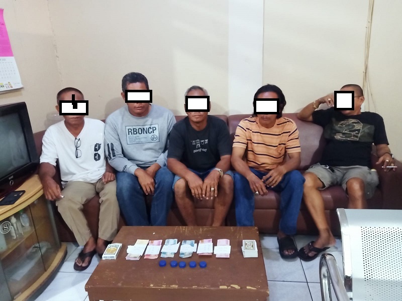 Grebek Perjudian, Polsek Bontang Utara Amankan Lima Pelaku WhatsApp Image 2022 04 09 at 16.35.06
