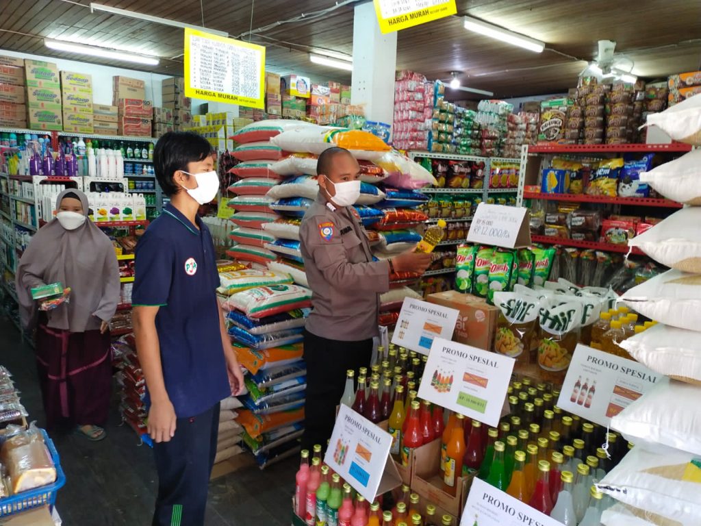 Antisipasi Kelangkaan, Polsek Long Kali Cek Ketersediaan Minyak Goreng di Pasar dan Toko Sembako WhatsApp Image 2022 04 09 at 17.51.41