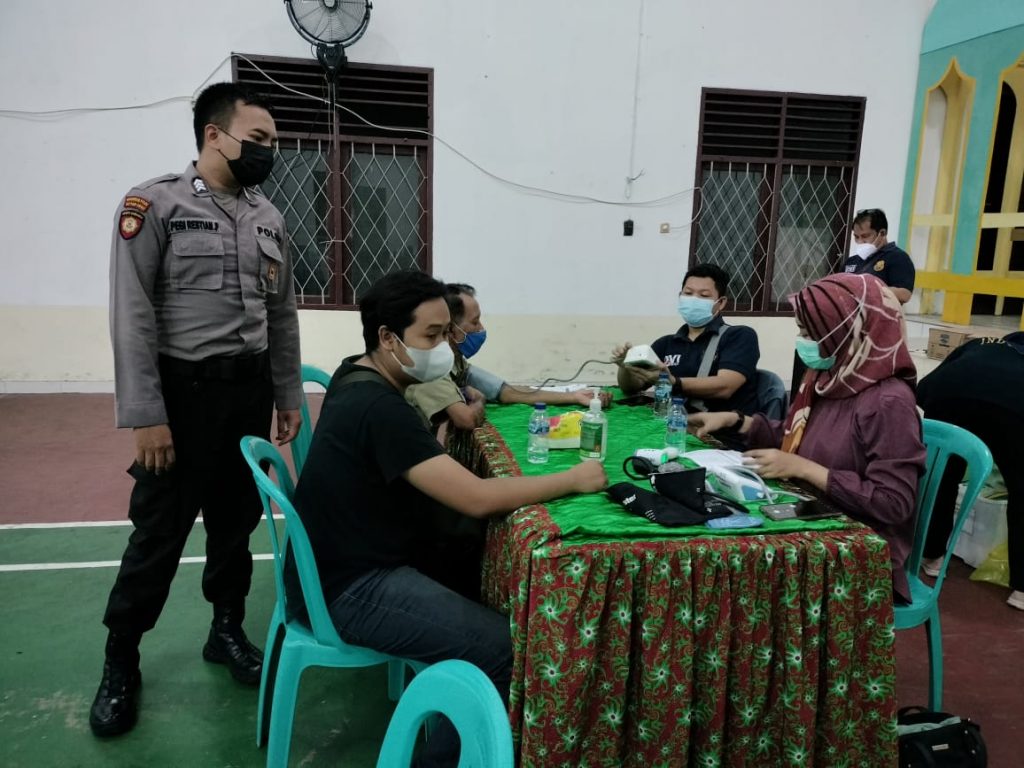 Wujudkan Percepatan Kekebalan Komunal, Polda Kaltim Gencarkan Gerai Vaksinasi Ramadhan WhatsApp Image 2022 04 09 at 22.40.19