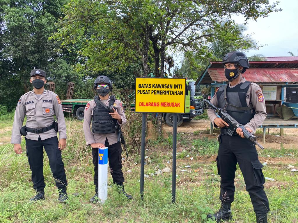 Personel Ops Nusantara Polda Kaltim Patroli di Patok Batas Ibu Kota Negara WhatsApp Image 2022 04 11 at 11.23.04