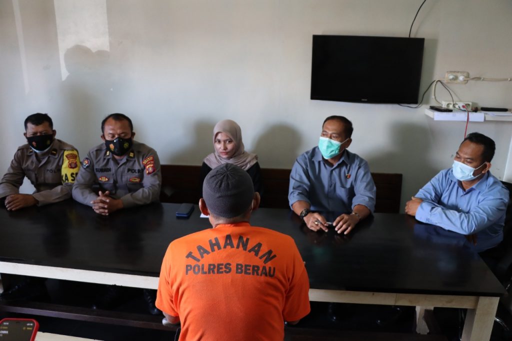 Polres Berau Amankan Seorang Kakek Peaku Pencabulan Anak Dibawah Umur WhatsApp Image 2022 04 12 at 13.44.57