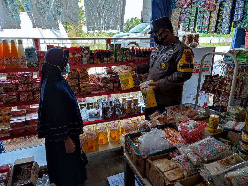 Antisipasi Kelangkaan, Polsek Pasir Belengkong Cek Ketersediaan Minyak Goreng di Pasar dan Toko Sembako WhatsApp Image 2022 04 12 at 14.29.44 1 1024x768 1