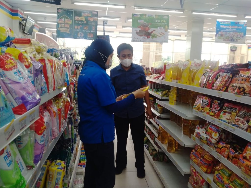 Antisipasi Kelangkaan, Polsek Batu Engau Cek Ketersediaan Minyak Goreng di Pasar dan Toko Sembako WhatsApp Image 2022 04 12 at 17.53.30 1024x768 1